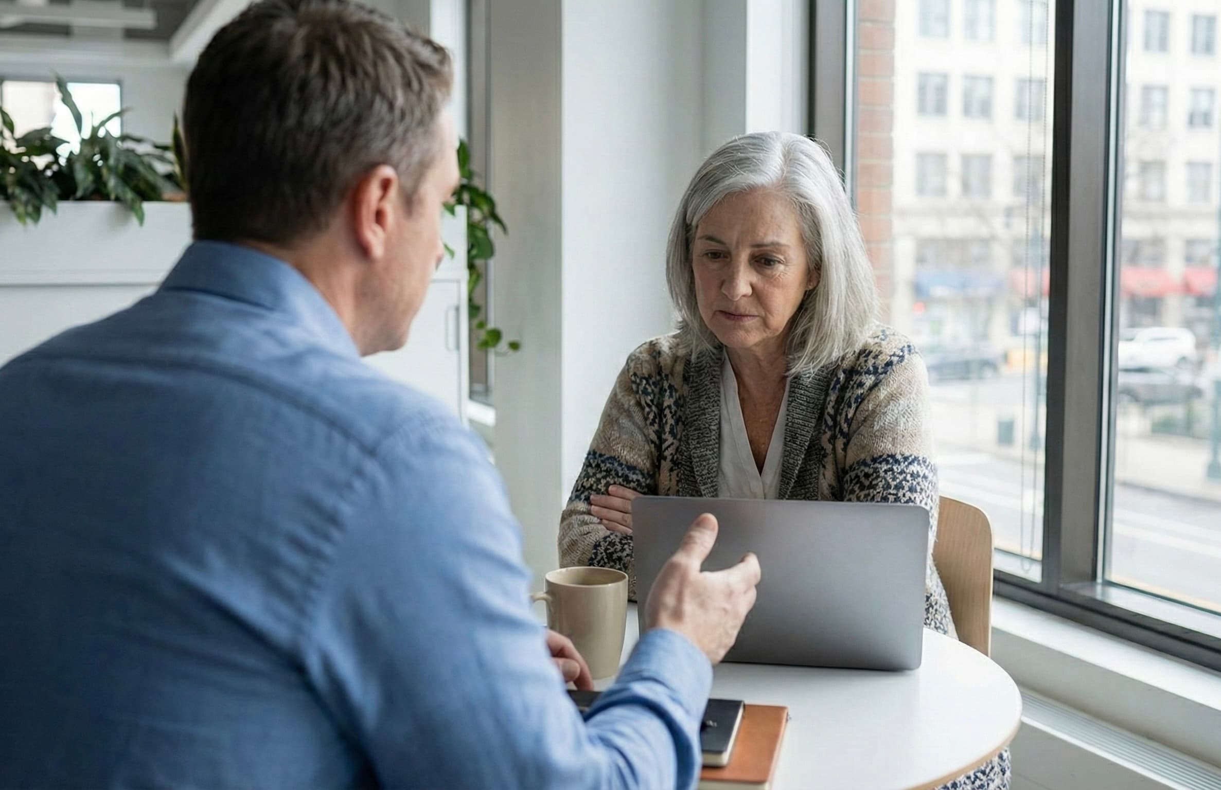Employee discussing support with HR manager
